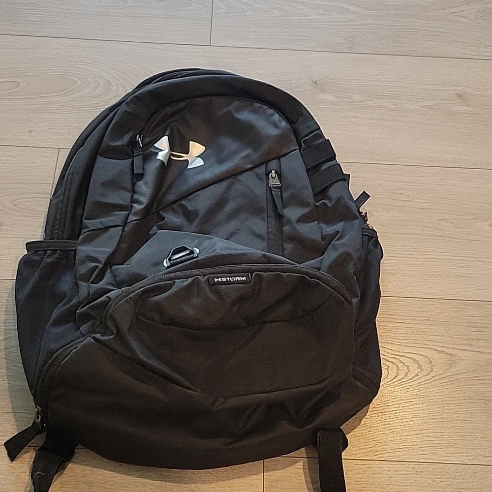 Under armor storm backpack black with gray interior